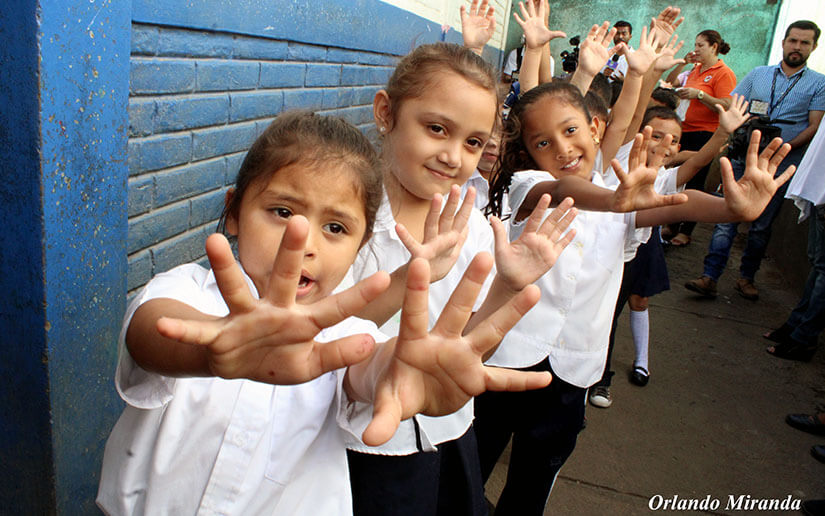escuelas-niños-lavado-manos